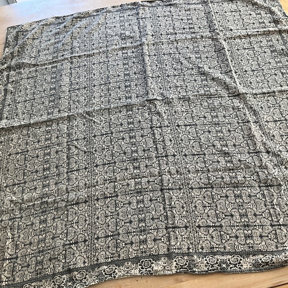 MAGNOLIA PEARL SCARF NWOT - Picture 6 of 6